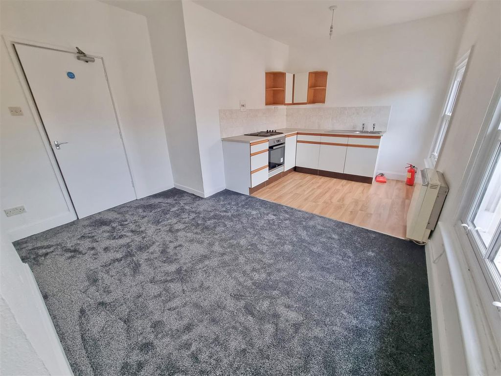 Property photo 2 of 10 Kitchendiner 1.Jpg