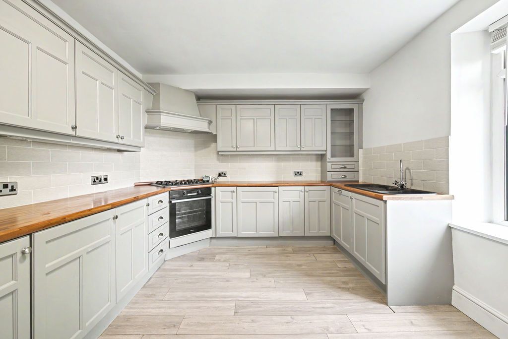 Property photo 2 of 30 Kitchen