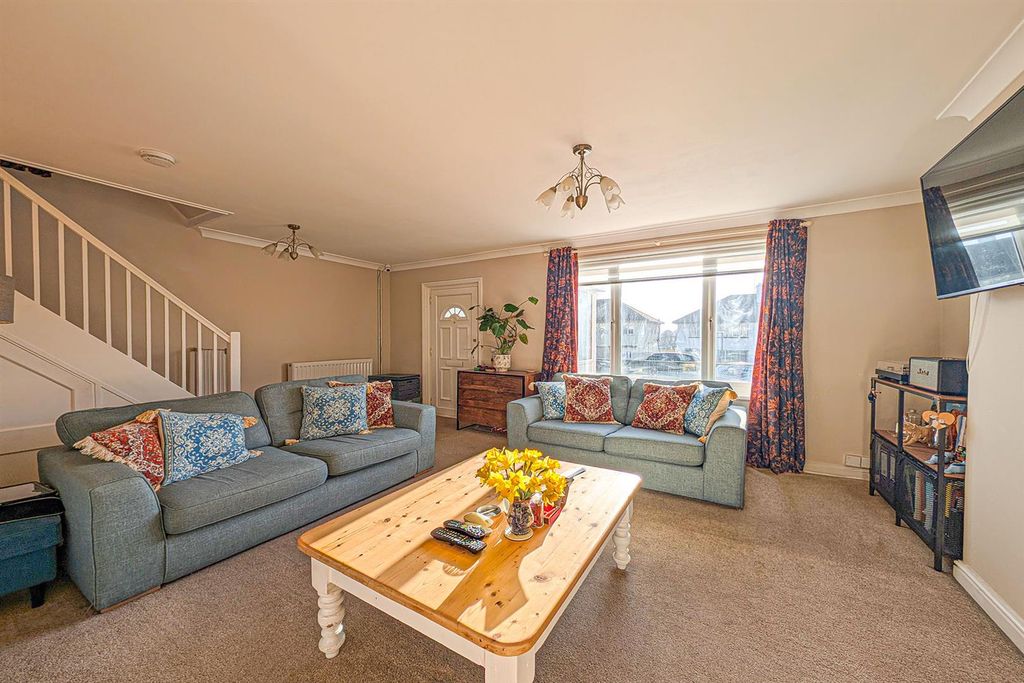 Property photo 2 of 14 Pxl_20260204_143436357.Raw-01 Lvg.Jpg