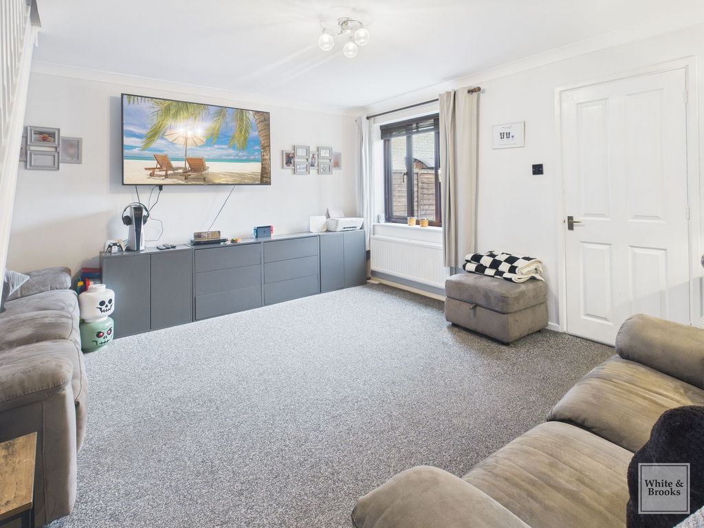 Property photo 2 of 17 Living Room