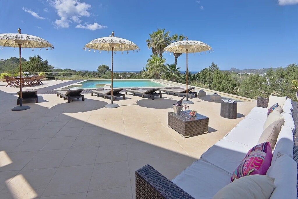 Property photo 2 of 20 Pool Area (2)