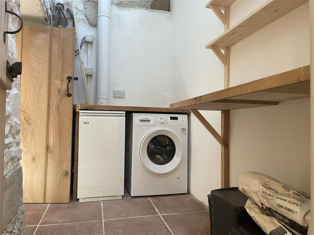 Property photo 3 of 16 Utility Room.Jpeg