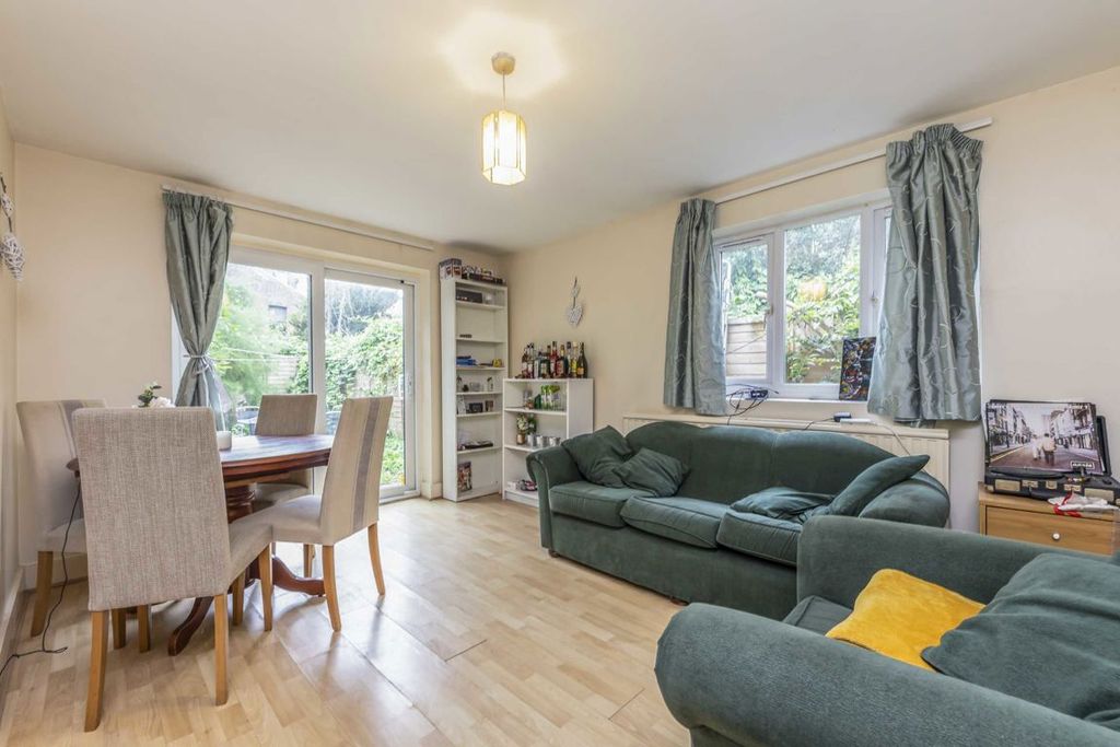 Property photo 2 of 7