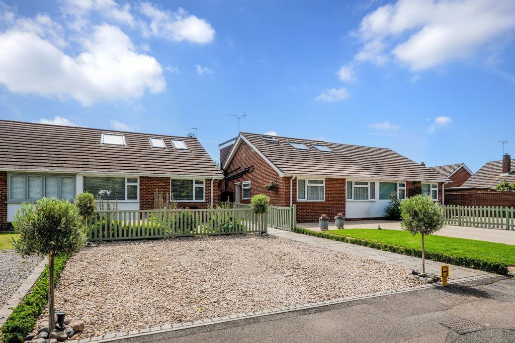 Property photo 1 of 15 Nursery Close