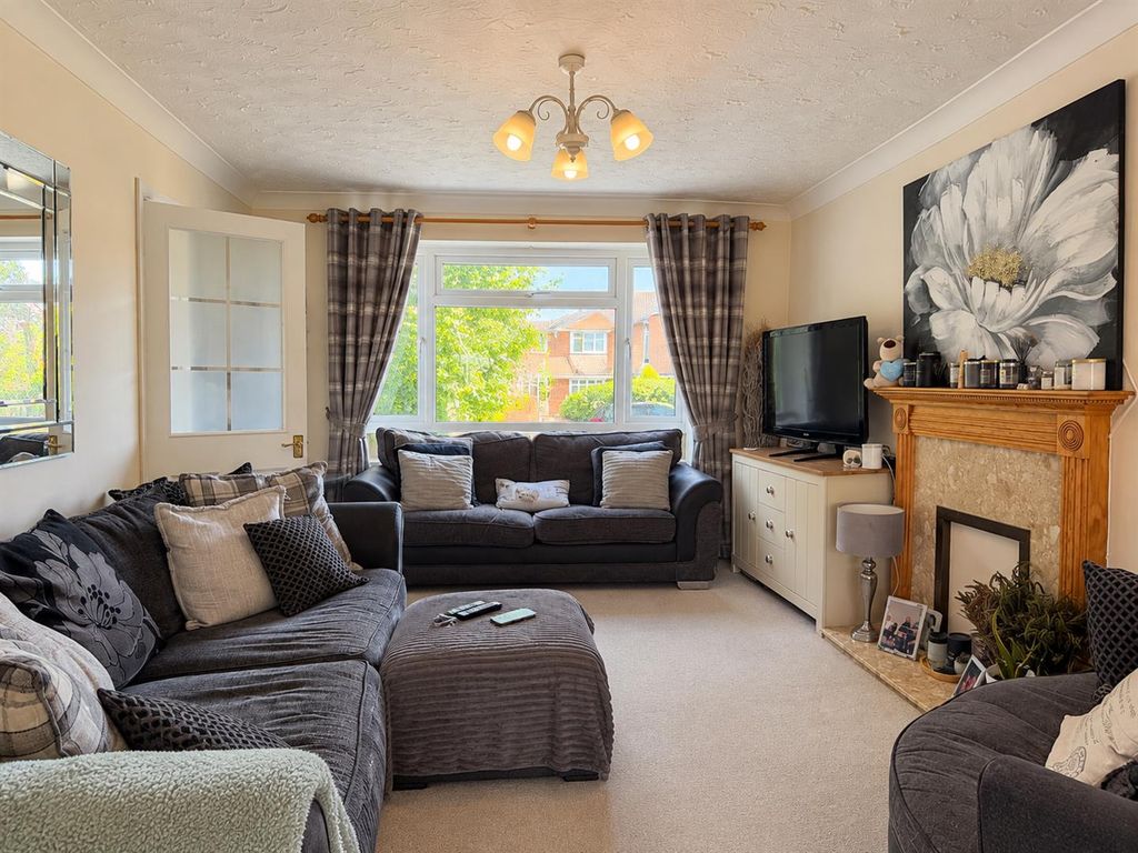 Property photo 2 of 9 Coopers Estate Agents