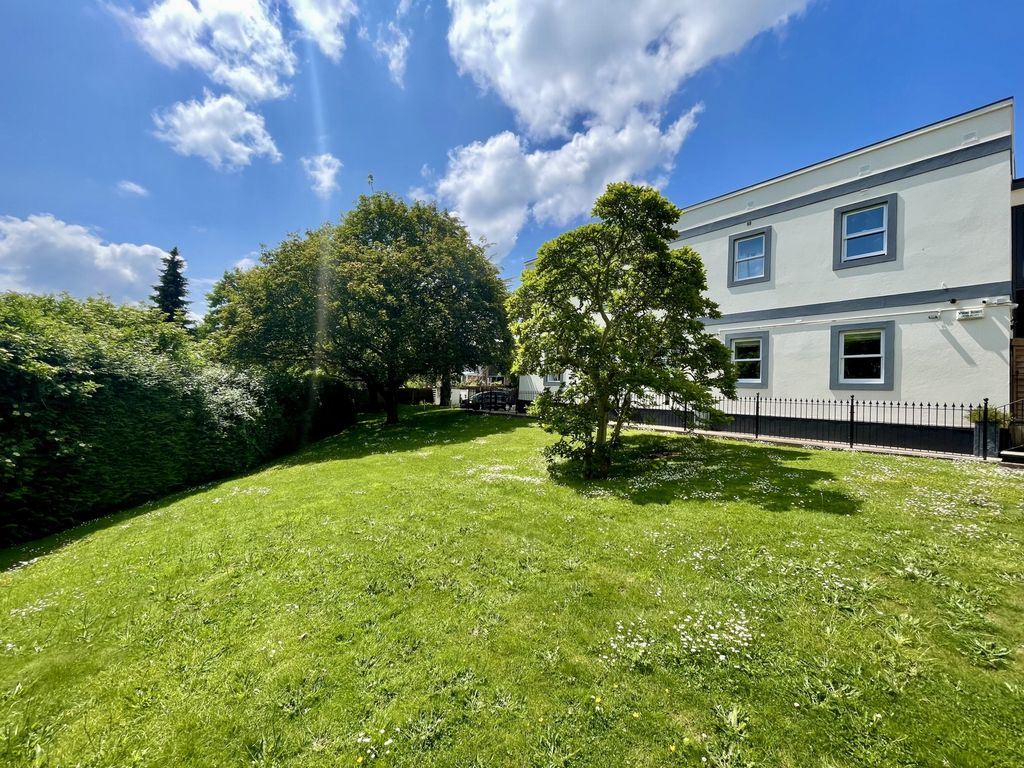 Property photo 2 of 16 Photo 16