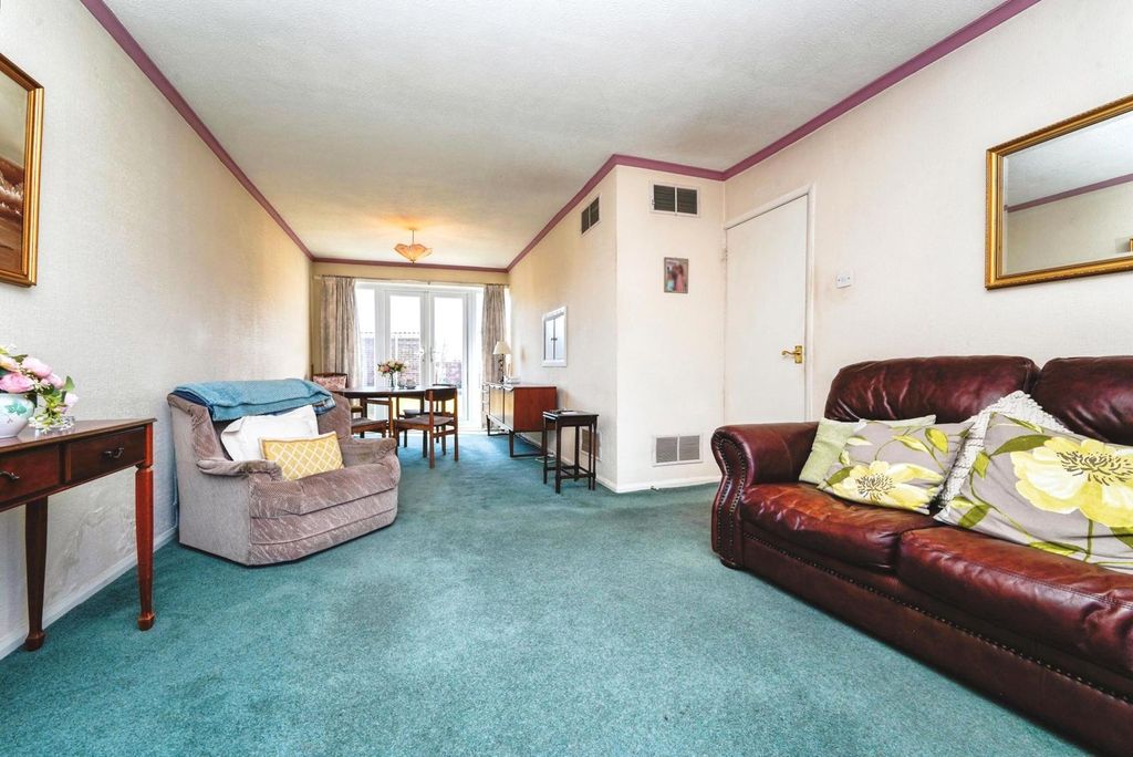 Property photo 3 of 9 Pbox-Img.Jpg