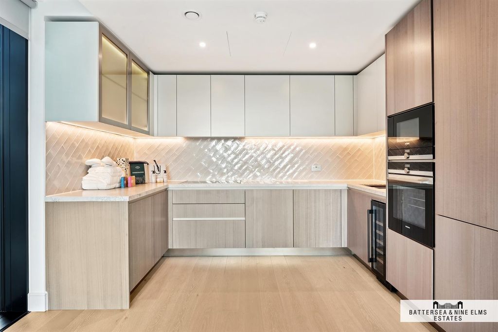 Property photo 2 of 27