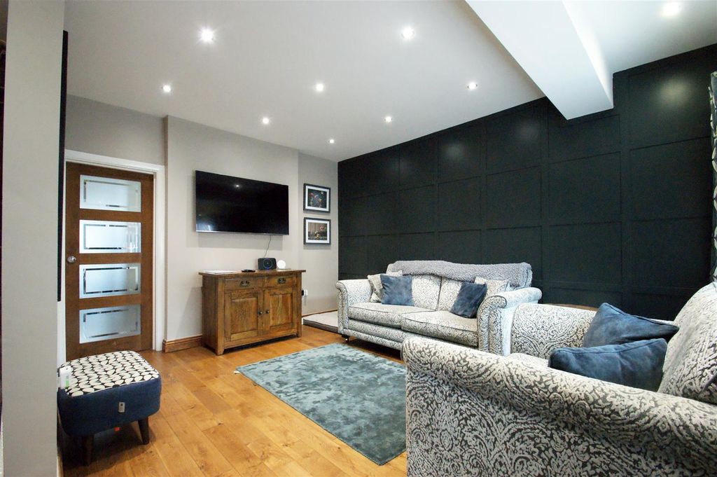 Property photo 3 of 16 Reception