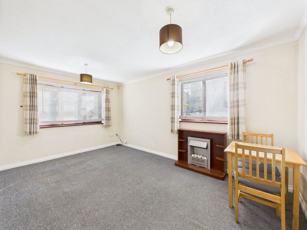 Property photo 2 of 8 Living/Dining Room