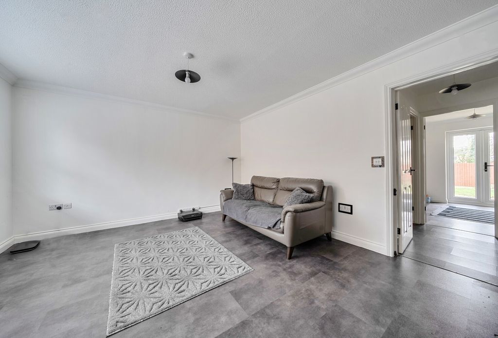 Property photo 2 of 17 Main Lounge