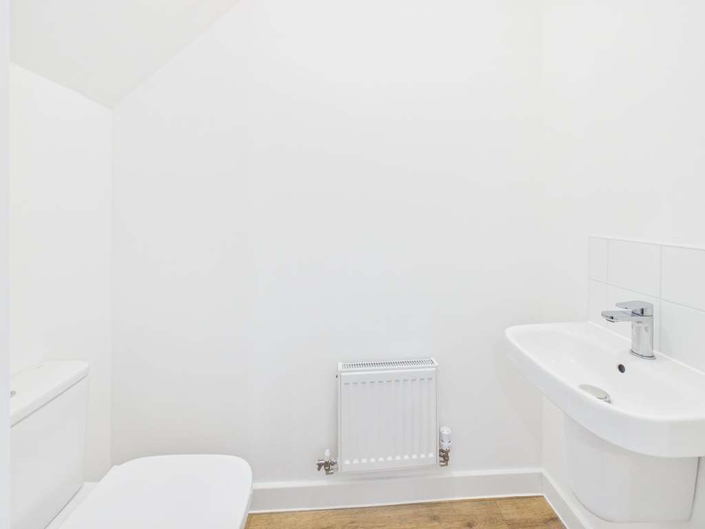 Property photo 3 of 22 Cloakroom