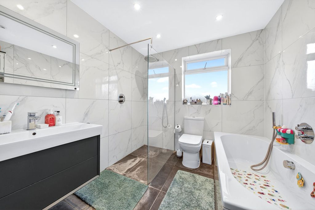 Property photo 3 of 13 Bathroom