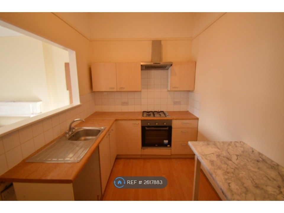 Property photo 3 of 12 Kitchen