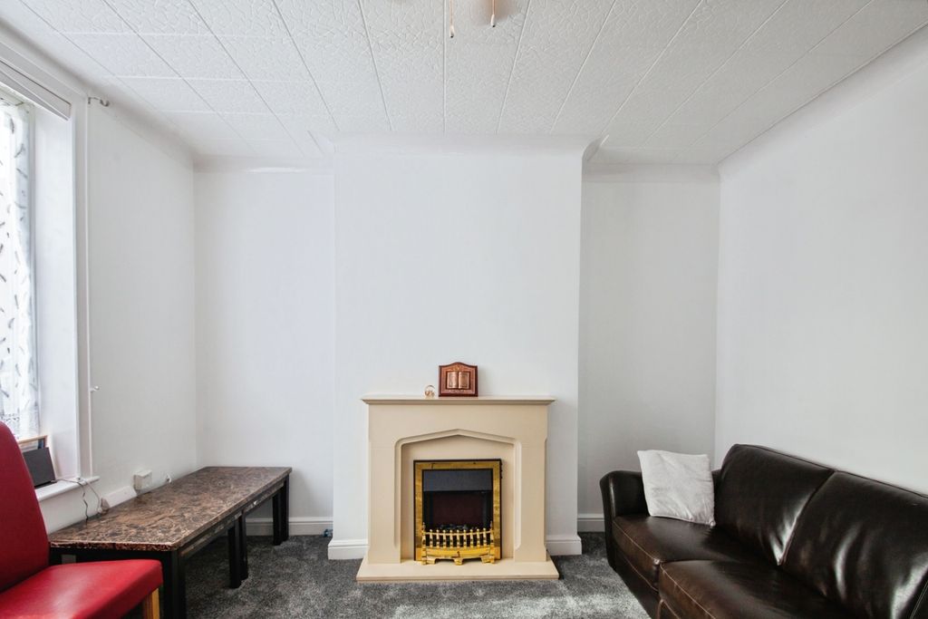 Property photo 2 of 13 Pbox-Img.Jpg