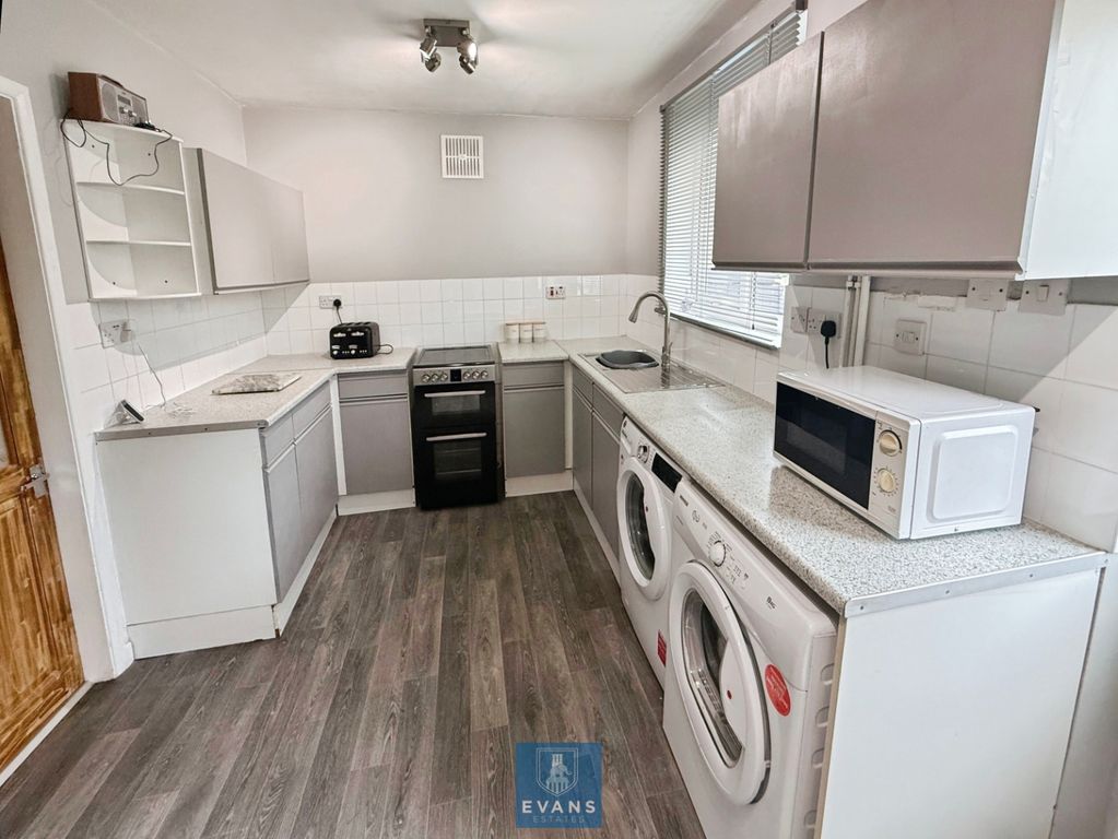 Property photo 3 of 11 Kitchen Diner