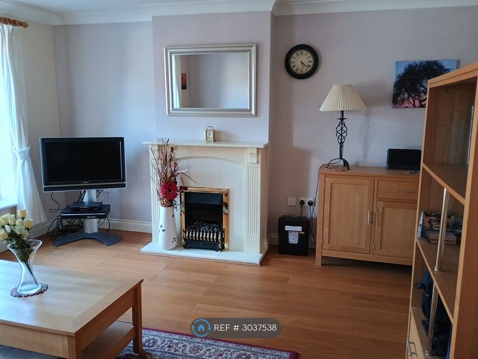 Property photo 3 of 27 Lounge / Living Room