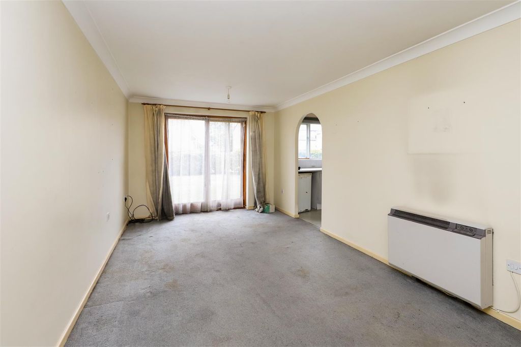 Property photo 2 of 7 Living Room