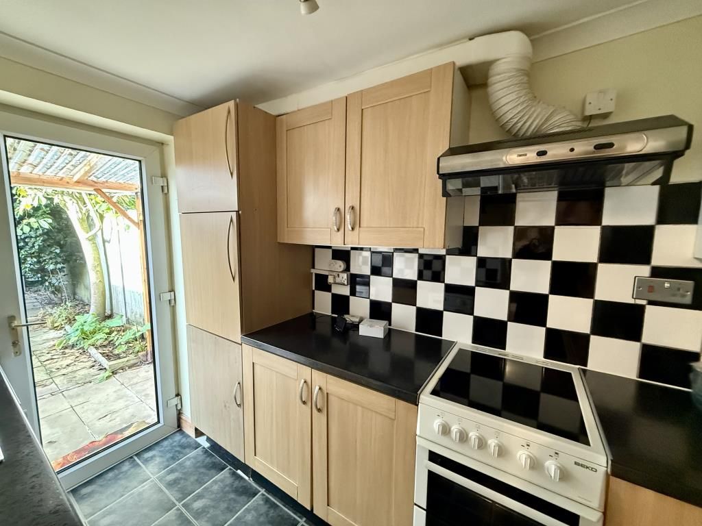 Property photo 3 of 12 Kitchen