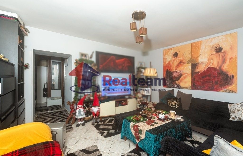 Property photo 2 of 25