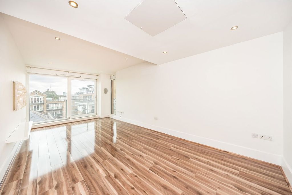 Property photo 2 of 8