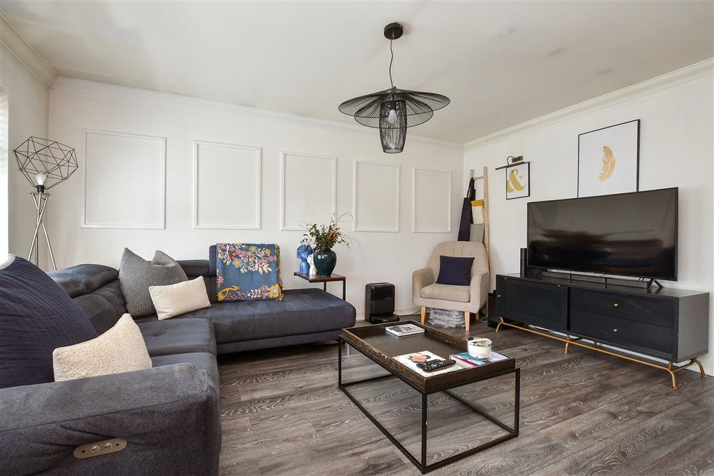 Property photo 2 of 13 Kitchen / Lounge