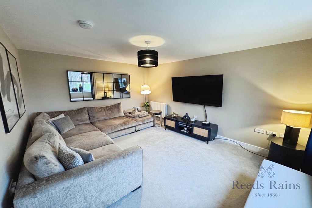 Property photo 3 of 27 Lounge