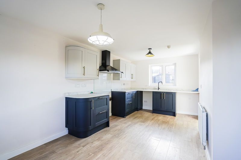 Property photo 2 of 42 Photo 33