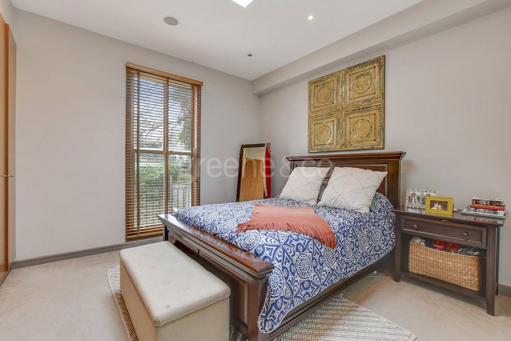 Property photo 2 of 15 Parkhill Road 3