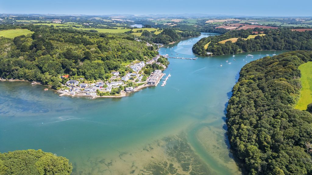 Property photo 2 of 36