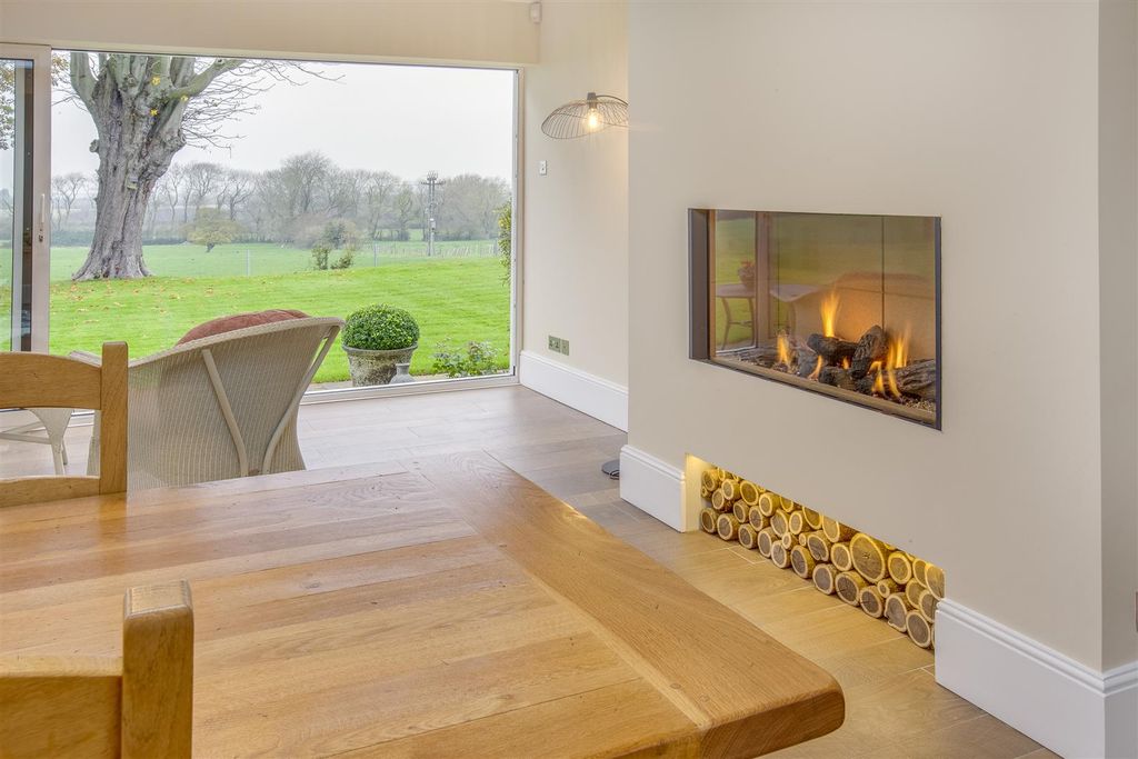 Additional image 9 of 6 bed detached house for saleThe Ride, Totternhoe, Bedfordshire LU6