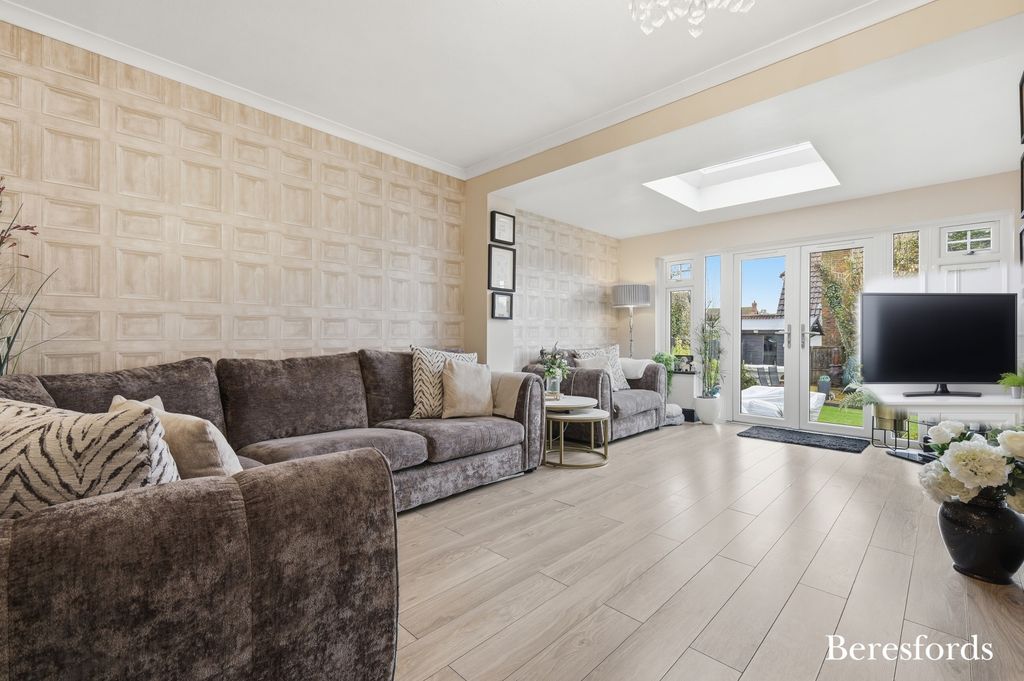 Property photo 2 of 24 Picture No. 12