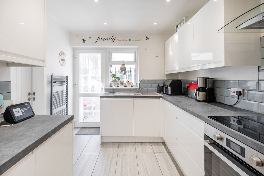 Property photo 3 of 22