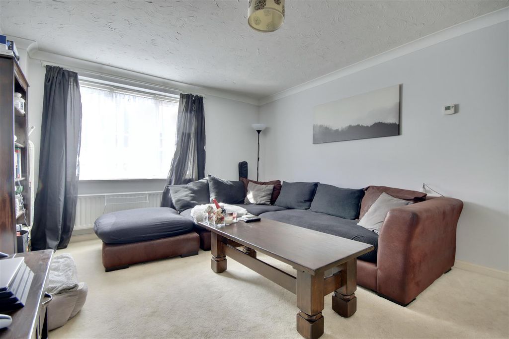 Property photo 3 of 10 44405281-21A0-46Cb-Bc7E-7E8Ca6897A62_1_201_A.Jpeg