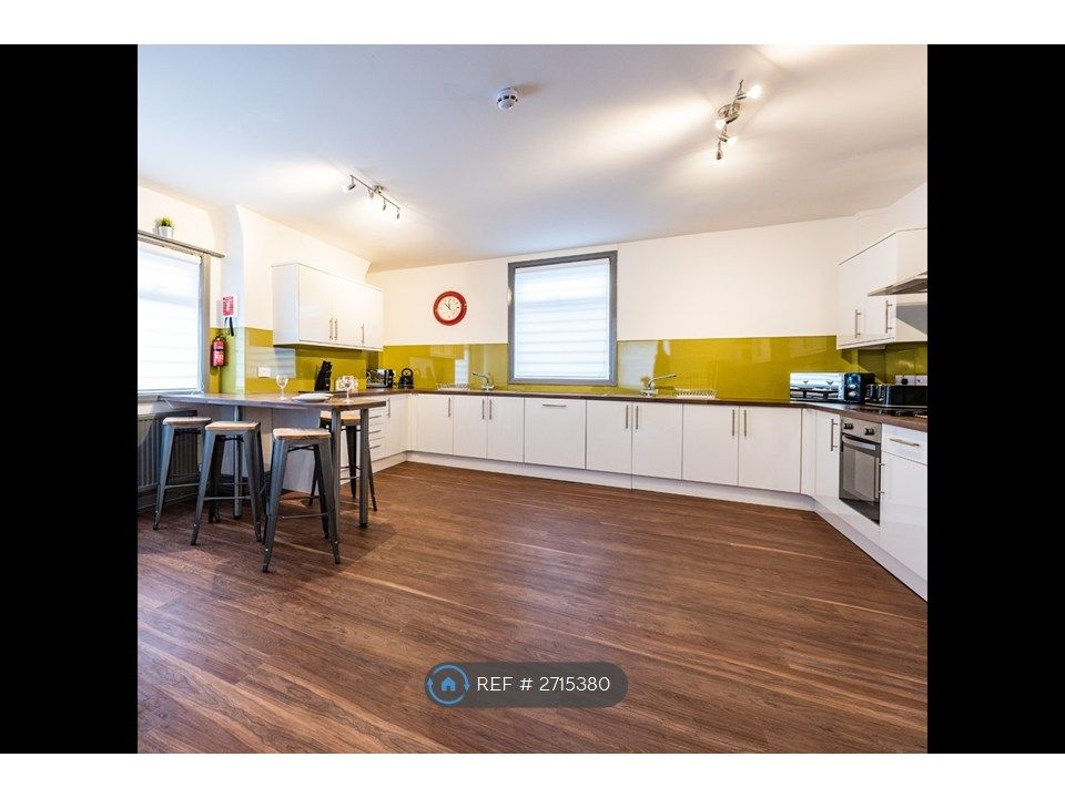 Property photo 1 of 14 Huge Fully Equipped Kitchen