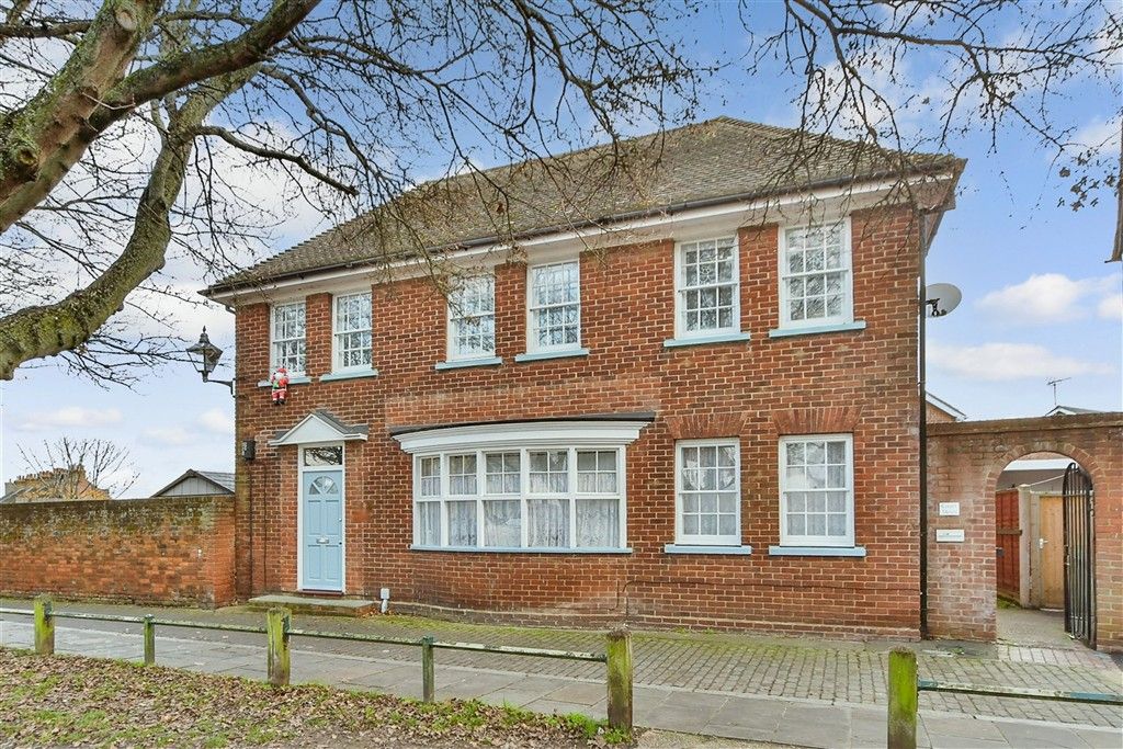 Property photo 1 of 8 External (Web)