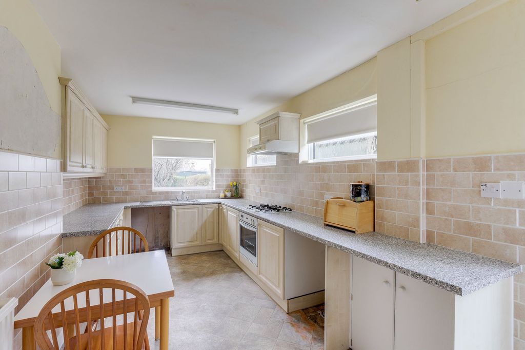 Property photo 3 of 23