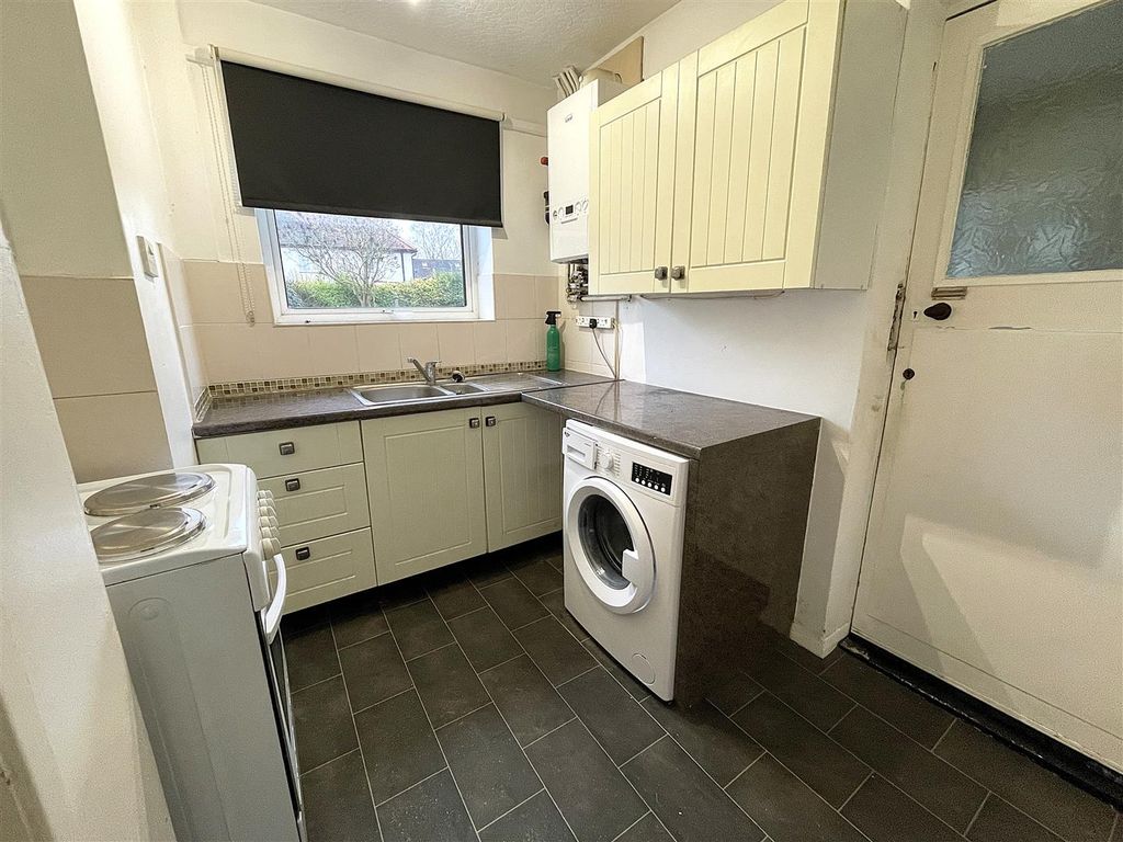 Property photo 2 of 25 Kitchen