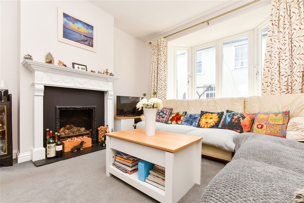 Property photo 3 of 14 Lounge