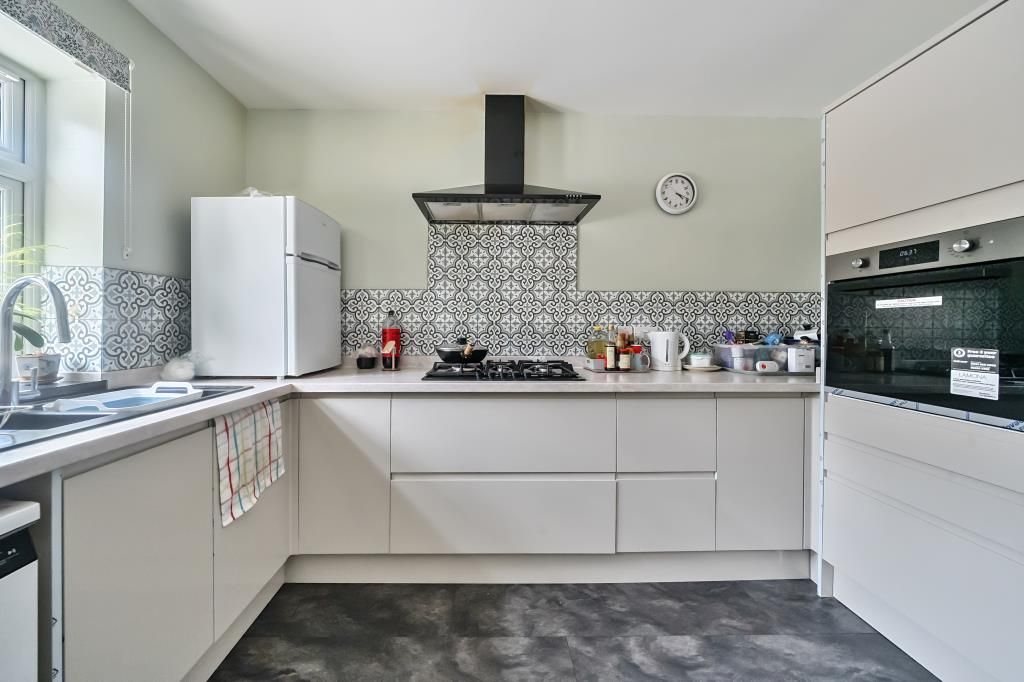 Property photo 2 of 25 Kitchen