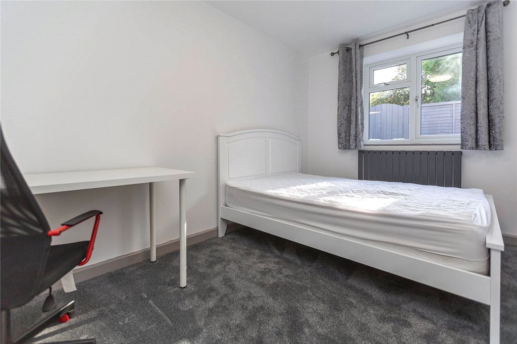 Property photo 2 of 12 Picture No. 28