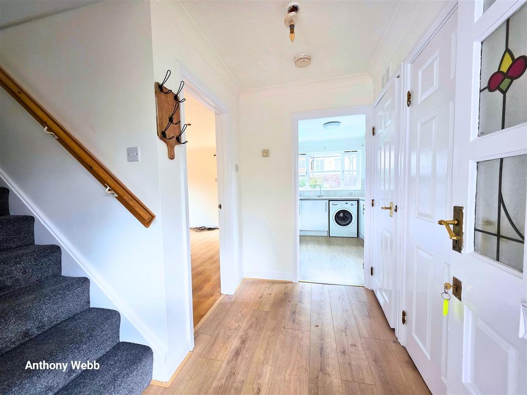 Property photo 3 of 17 Hallway