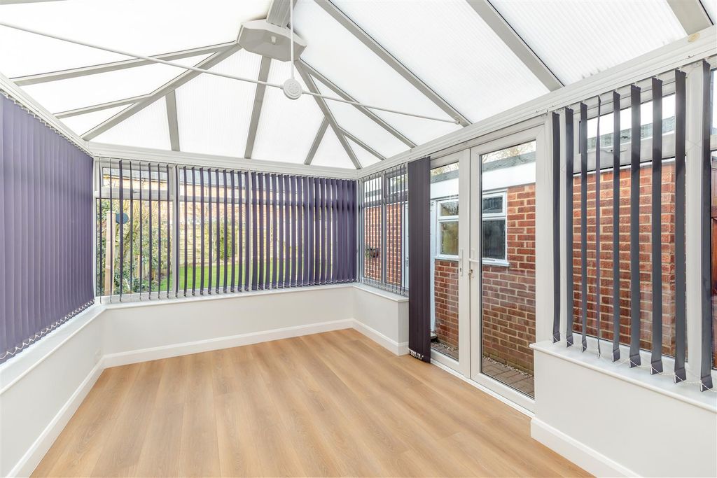 Property photo 3 of 17 8679990-Interior15.Jpg