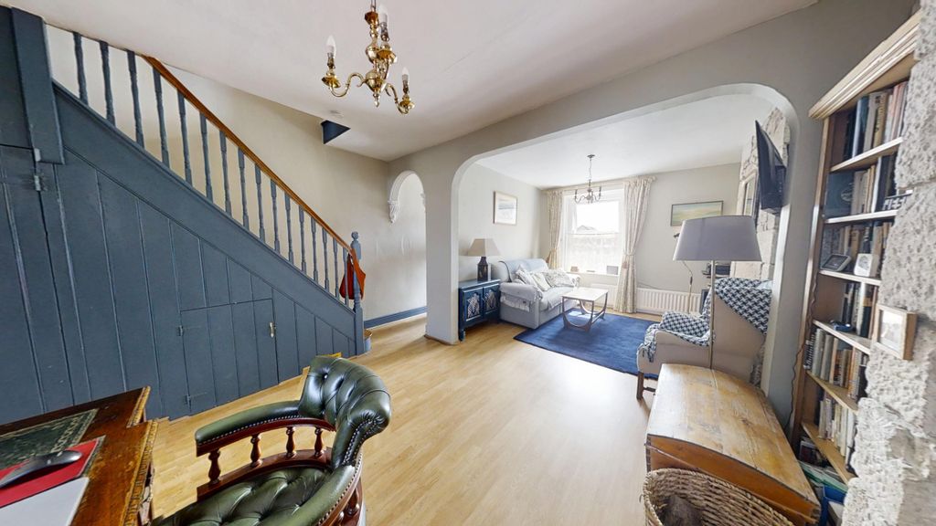 Property photo 3 of 17 Montacute-House-Victoria-Place-Portland-Dorset-UK-05052026_142909