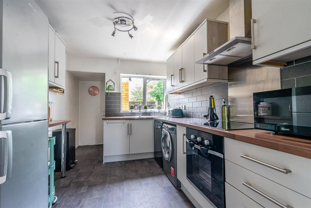 Property photo 3 of 10 Foxwood Lane (3 Of 14).Jpg