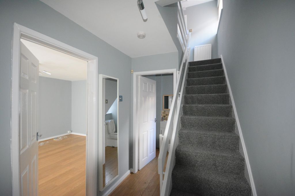 Property photo 3 of 17 Hallway