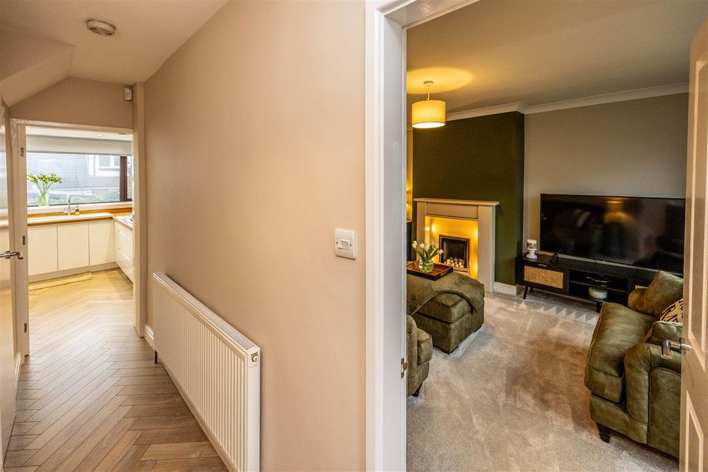 Property photo 3 of 28 4Ldqueens-210126-6.Jpeg