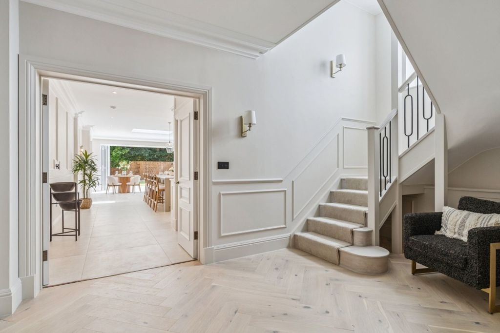 Property photo 2 of 23