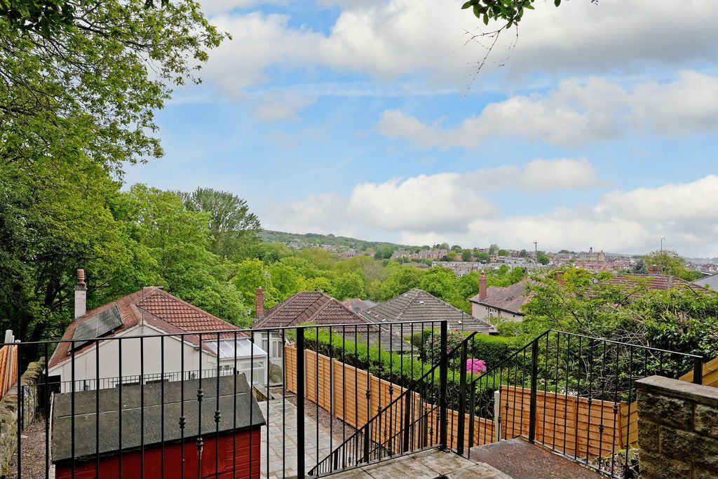 Property photo 2 of 31 Views