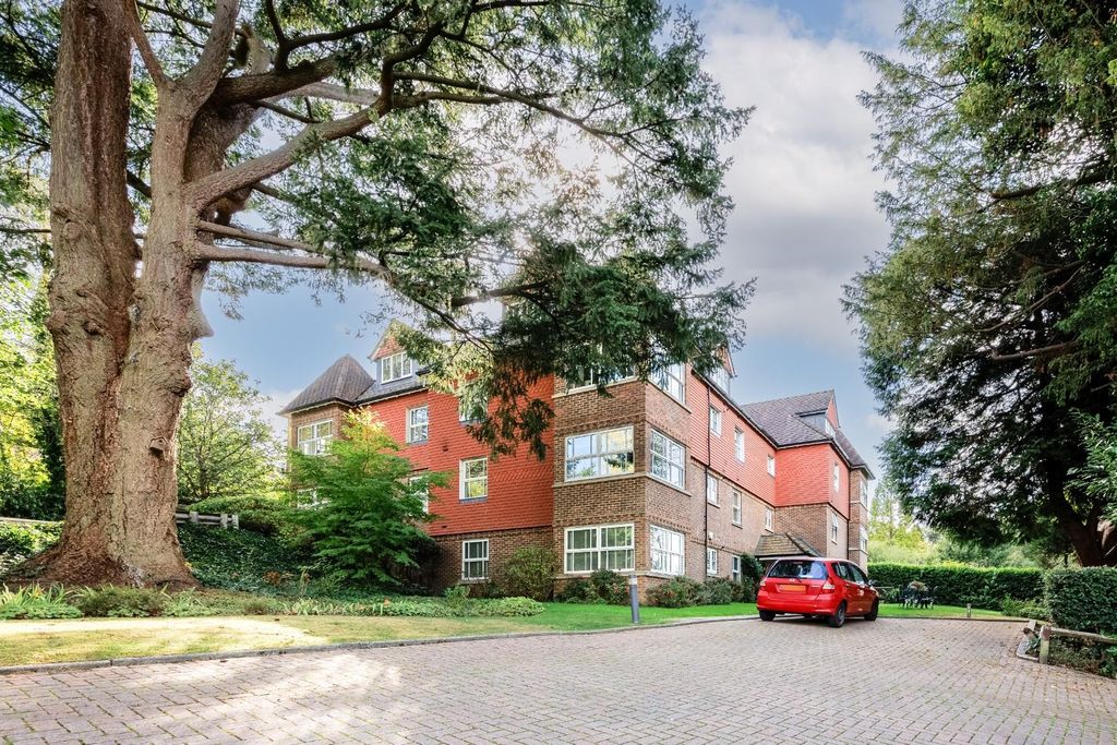 Property photo 1 of 18 Building